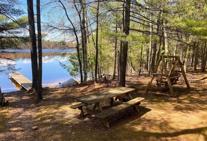 Serene Woodruff Cottage: Lakefront Access!