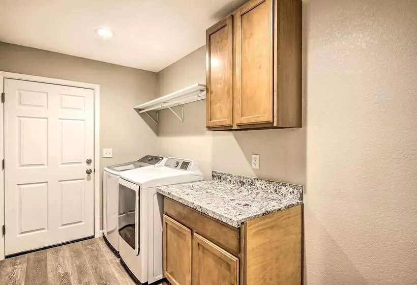 Quiet Show Low Home W/ White Mountain Lake Access!