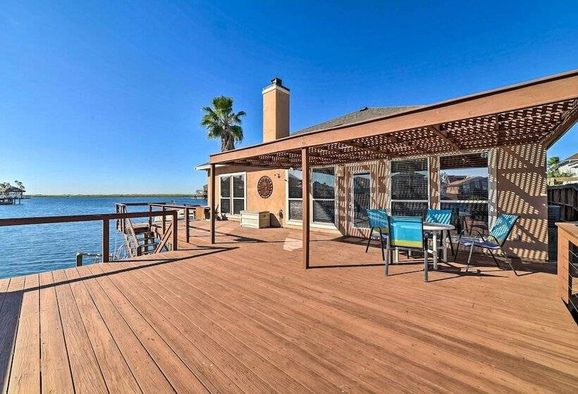 Snowbird Getaway: Waterfront Home, 1 Mi To Beach