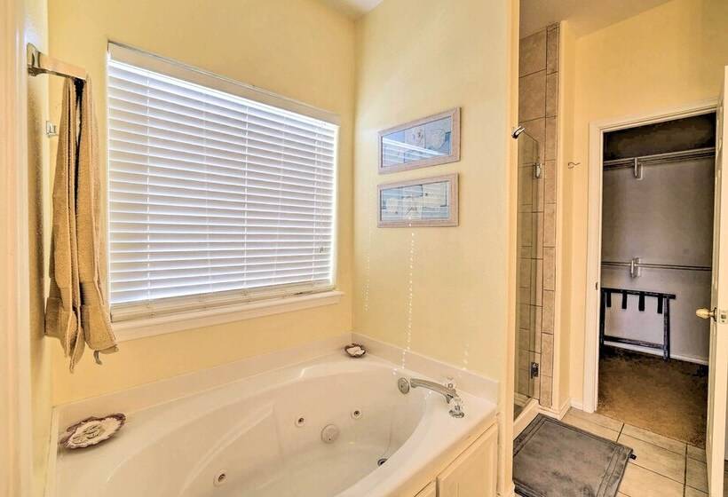 Snowbird Getaway: Waterfront Home, 1 Mi To Beach