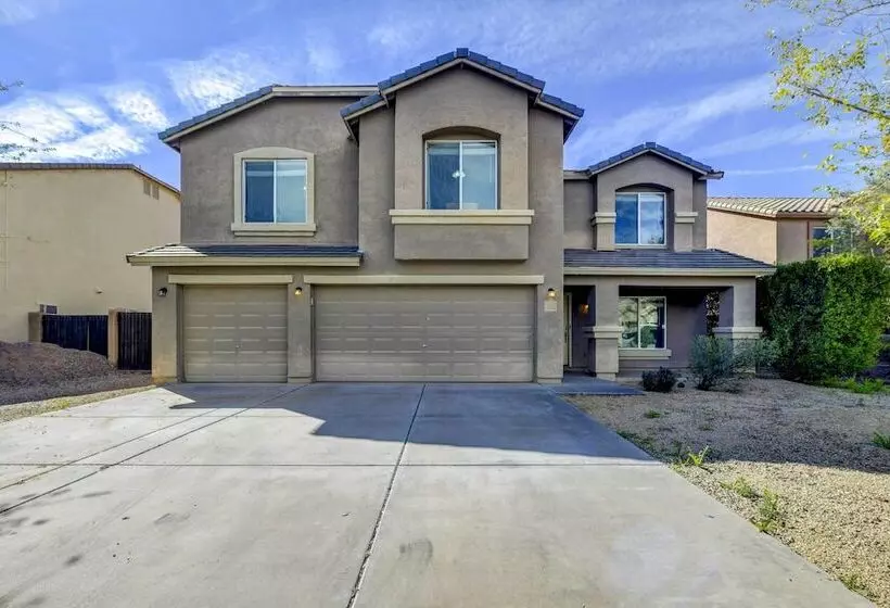 Spacious Arizona Home: Pool, 9 Mi To San Tan Mtn