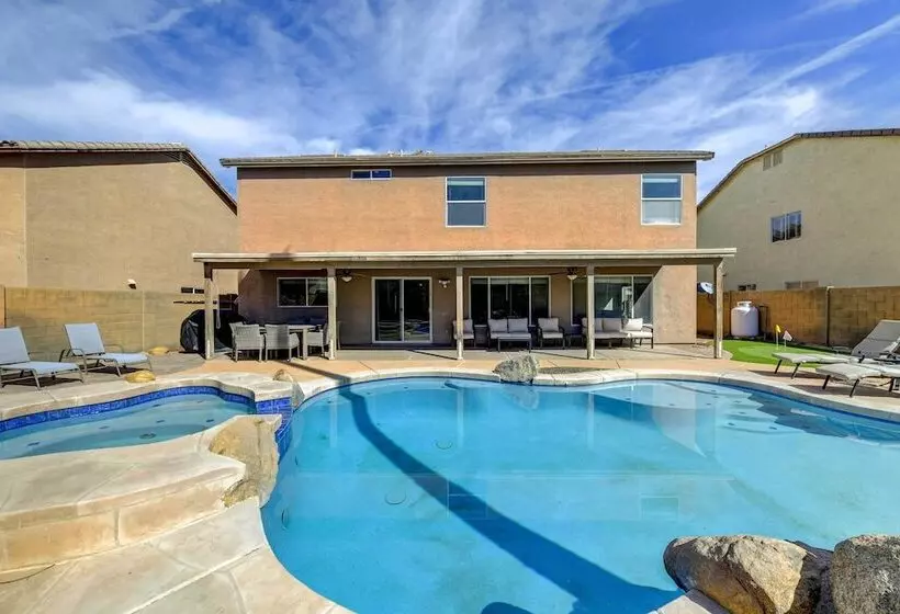 Spacious Arizona Home: Pool, 9 Mi To San Tan Mtn