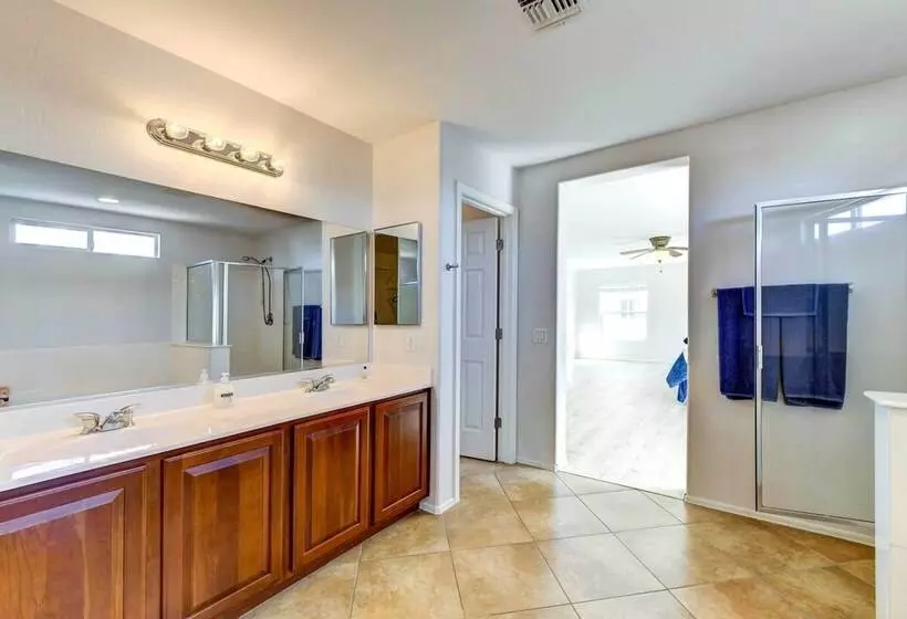 Spacious Arizona Home: Pool, 9 Mi To San Tan Mtn