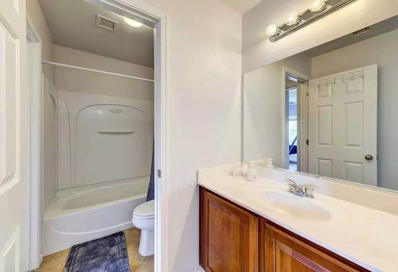 Spacious Arizona Home: Pool, 9 Mi To San Tan Mtn