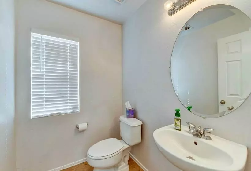 Spacious Arizona Home: Pool, 9 Mi To San Tan Mtn