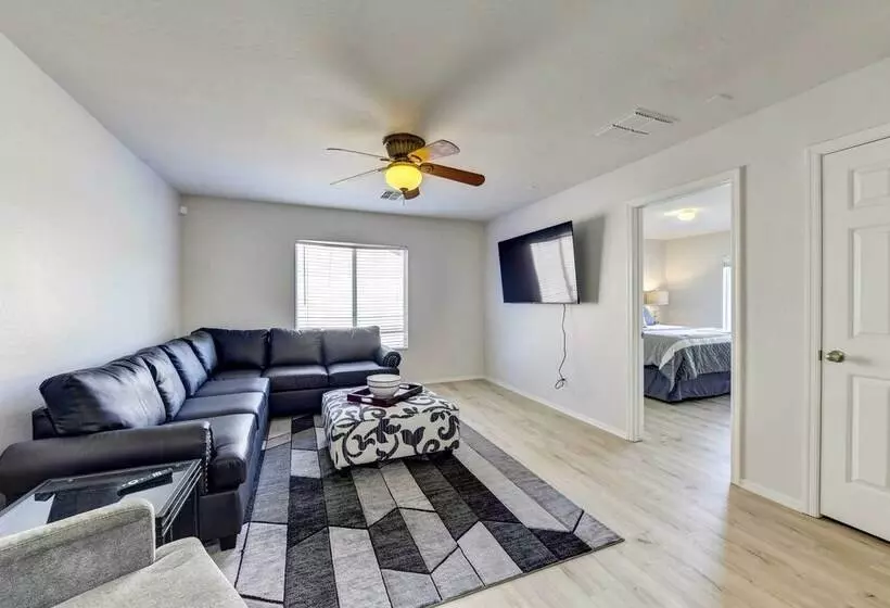 Spacious Arizona Home: Pool, 9 Mi To San Tan Mtn