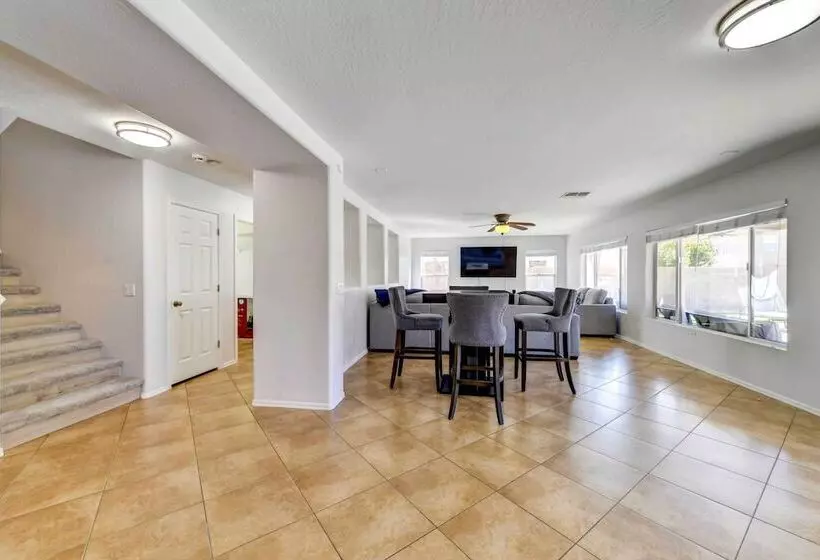 Spacious Arizona Home: Pool, 9 Mi To San Tan Mtn