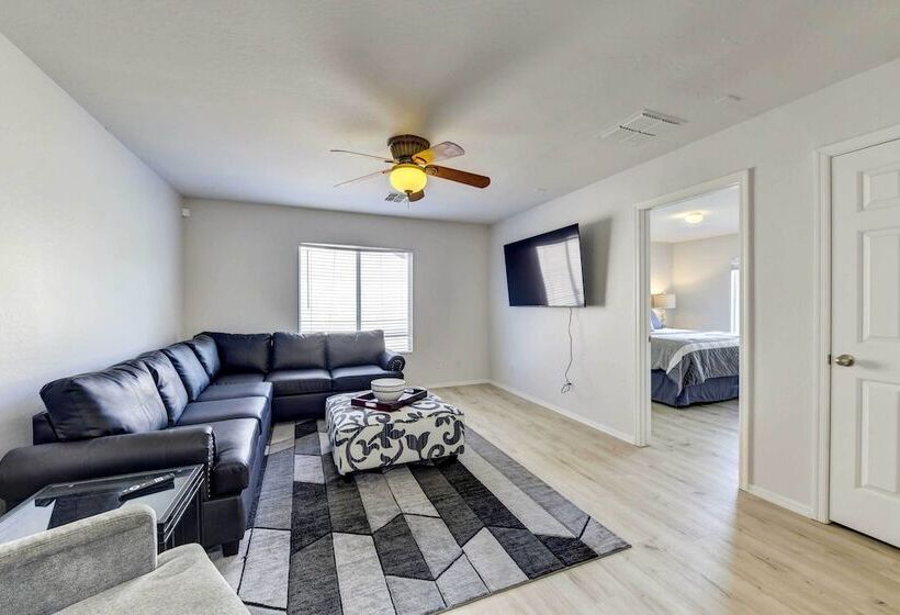 Spacious Arizona Home: Pool, 9 Mi To San Tan Mtn