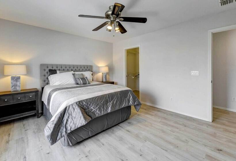 Spacious Arizona Home: Pool, 9 Mi To San Tan Mtn