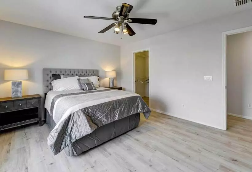 Spacious Arizona Home: Pool, 9 Mi To San Tan Mtn