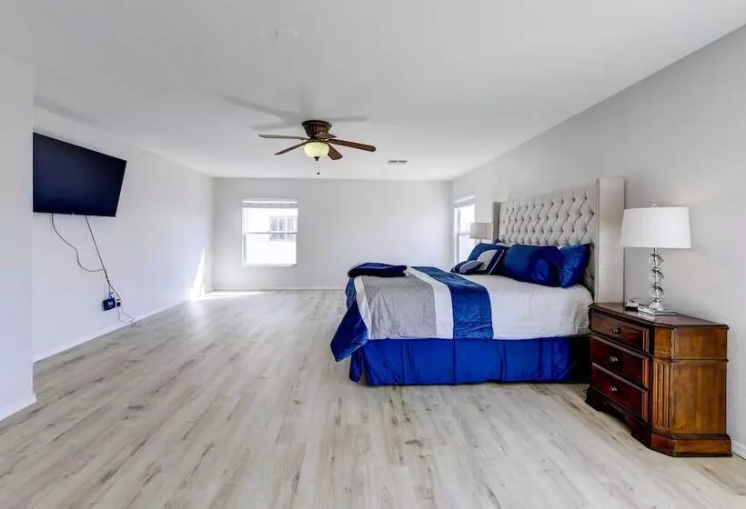 Spacious Arizona Home: Pool, 9 Mi To San Tan Mtn