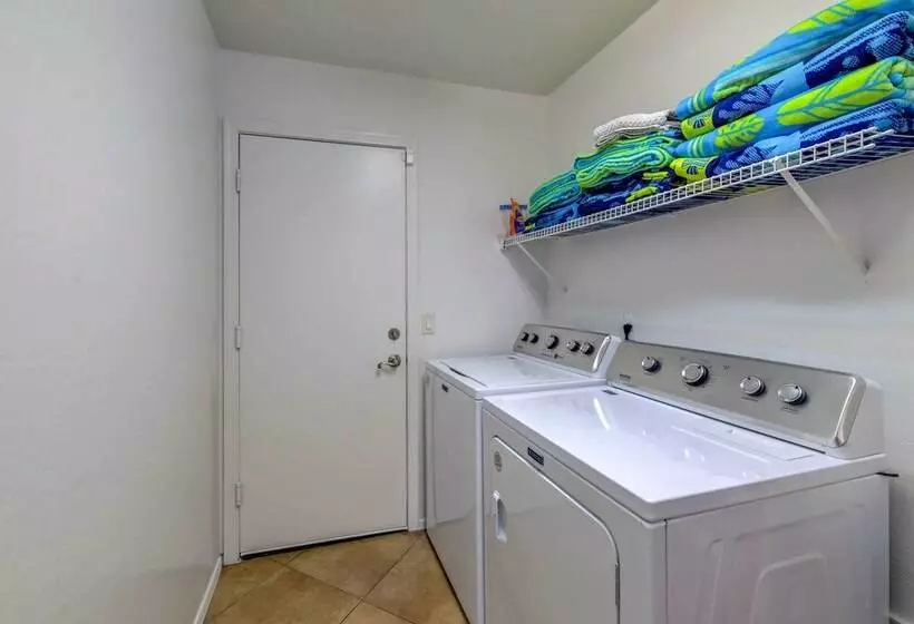 Spacious Arizona Home: Pool, 9 Mi To San Tan Mtn