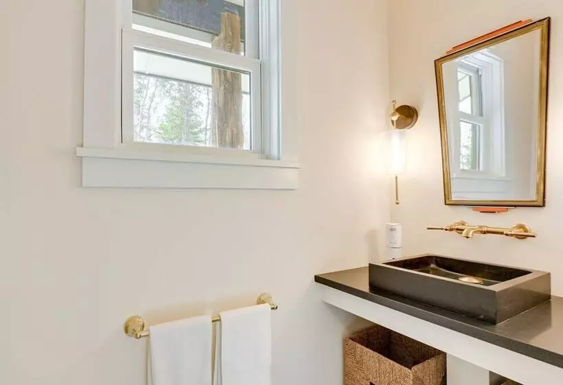 Stunning Seal Cove Home Near Acadia National Park!