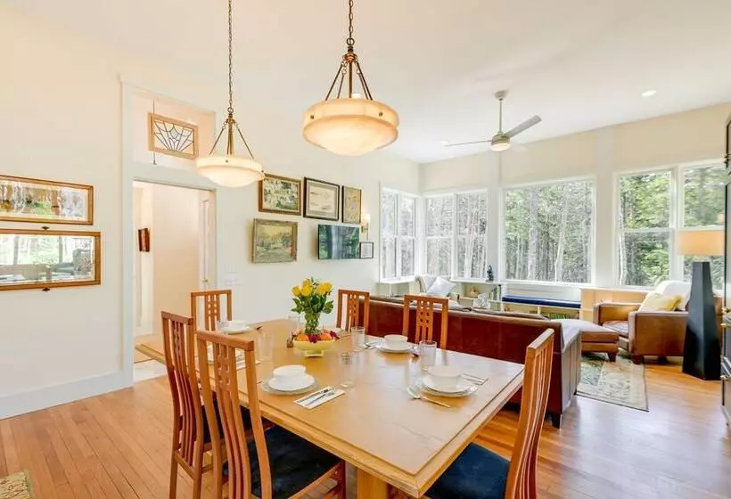 Stunning Seal Cove Home Near Acadia National Park!