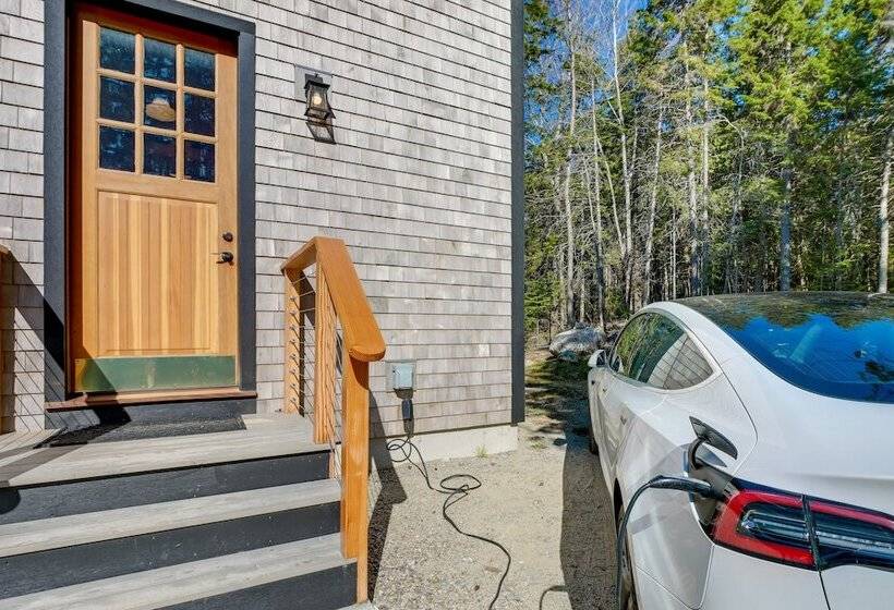 Stunning Seal Cove Home Near Acadia National Park!