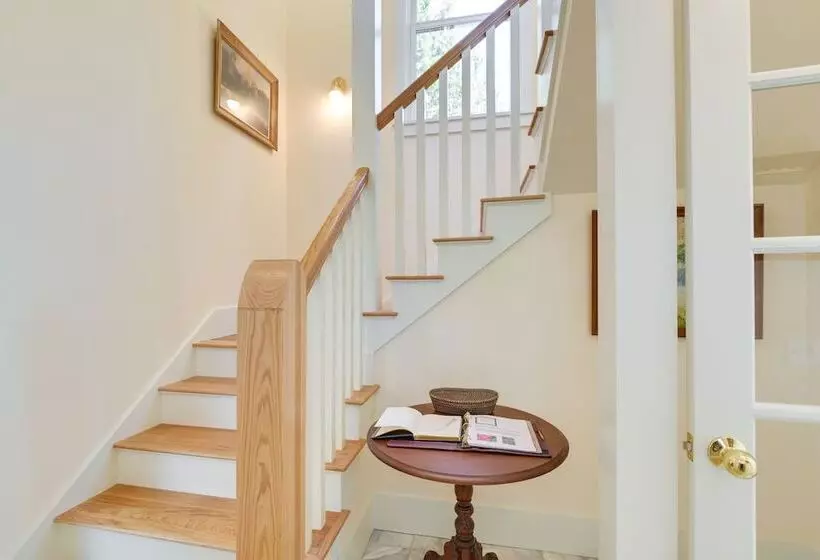 Stunning Seal Cove Home Near Acadia National Park!