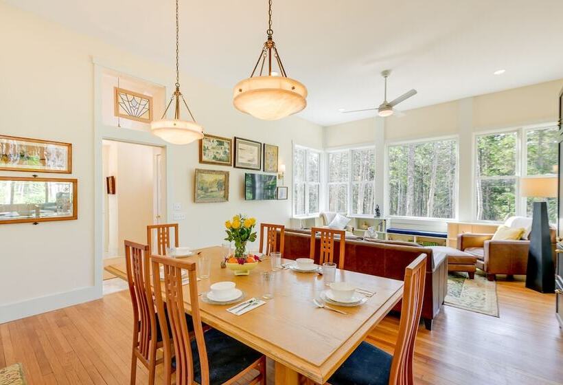 Stunning Seal Cove Home Near Acadia National Park!