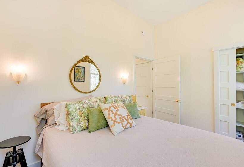 Stunning Seal Cove Home Near Acadia National Park!