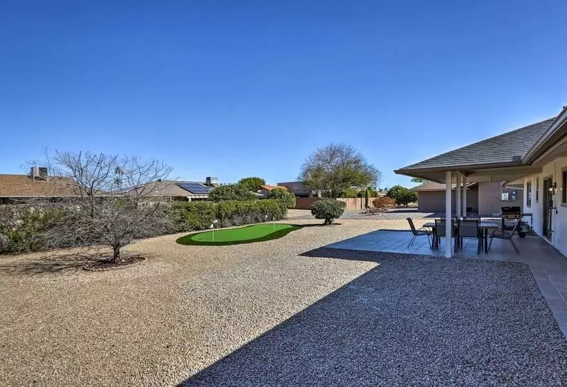 Sun City West Vacation Home W/ Putting Green!