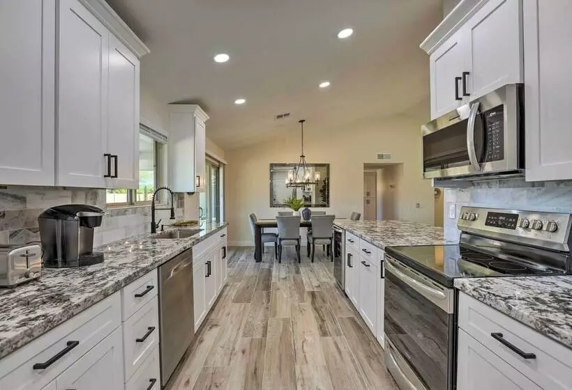 Sun City West Vacation Home W/ Putting Green!