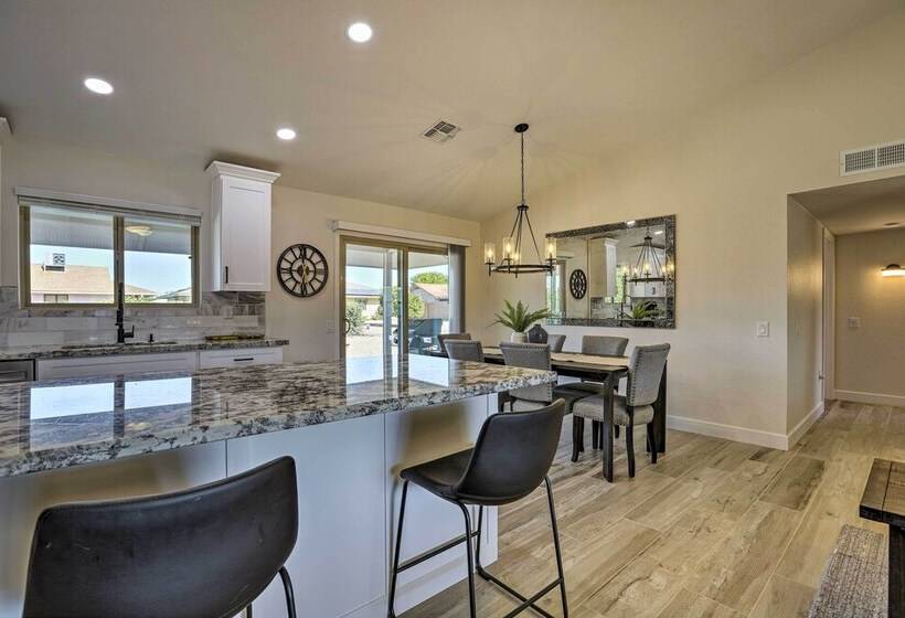 Sun City West Vacation Home W/ Putting Green!