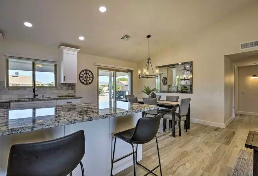 Sun City West Vacation Home W/ Putting Green!