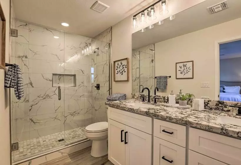 Sun City West Vacation Home W/ Putting Green!