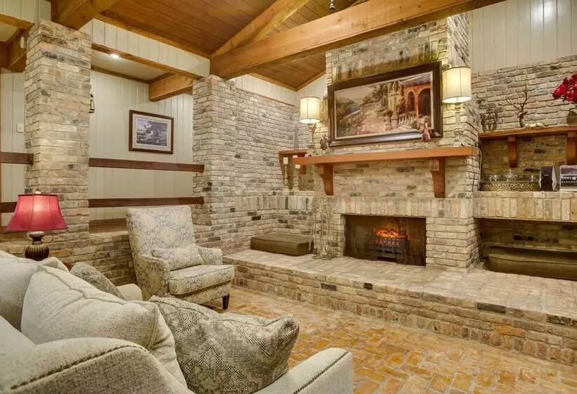 Dularge Grand Villa   Steps To Marina + Fishing!