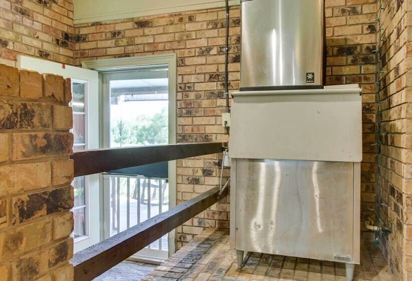 Dularge Grand Villa   Steps To Marina + Fishing!