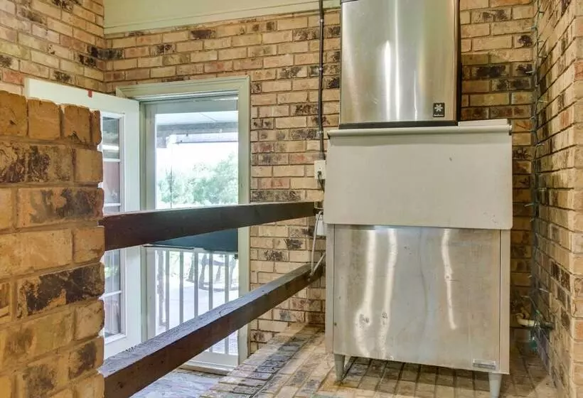 Dularge Grand Villa   Steps To Marina + Fishing!