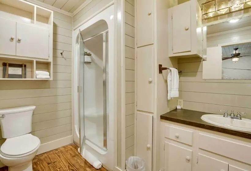 Dularge Grand Villa   Steps To Marina + Fishing!