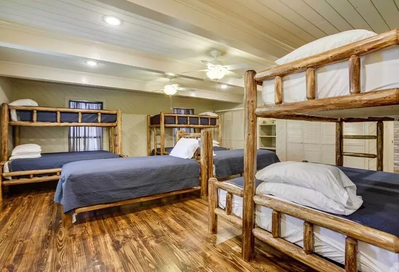 Dularge Grand Villa   Steps To Marina + Fishing!