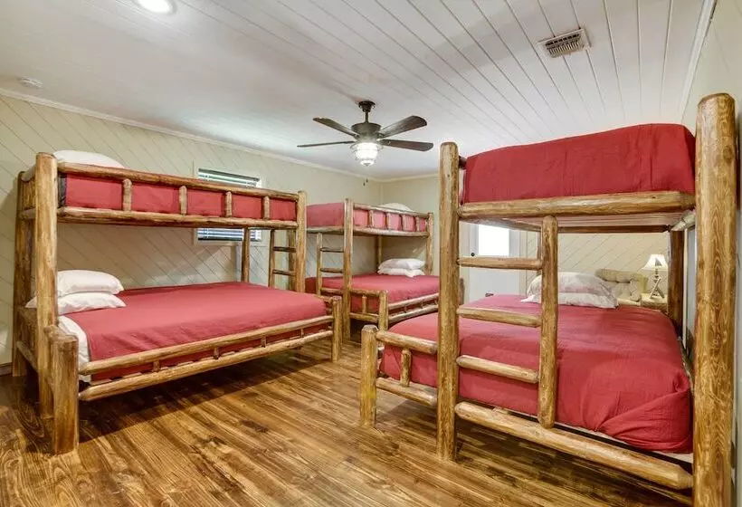 Dularge Grand Villa   Steps To Marina + Fishing!