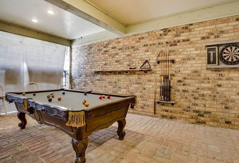 Dularge Grand Villa   Steps To Marina + Fishing!