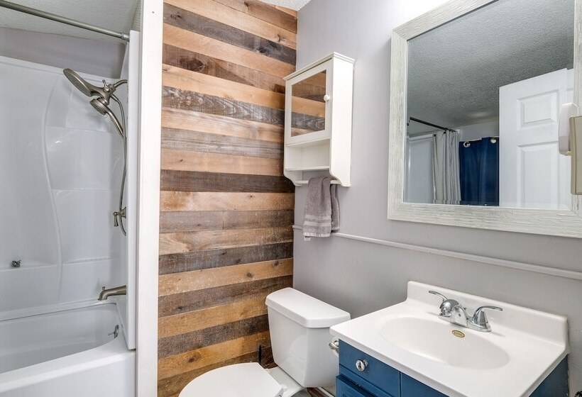 Traverse City Cottage W/ Dock & Beach Area!