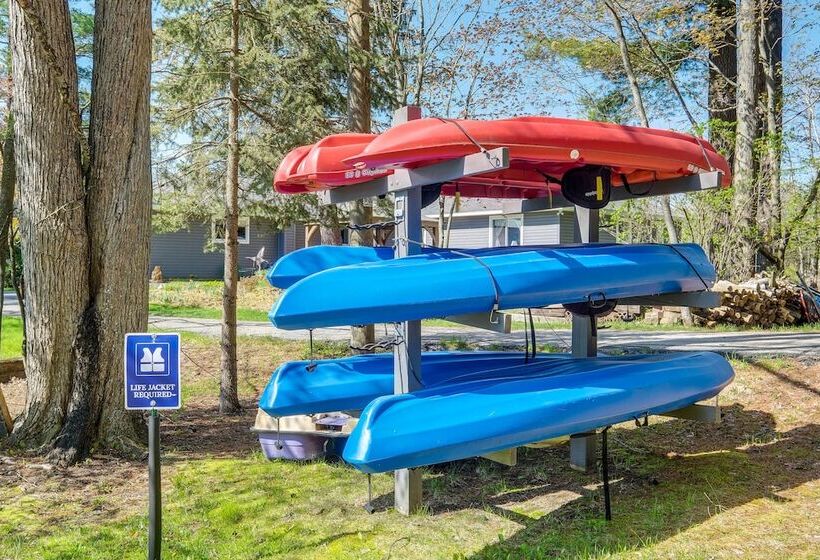 Traverse City Cottage W/ Dock & Beach Area!