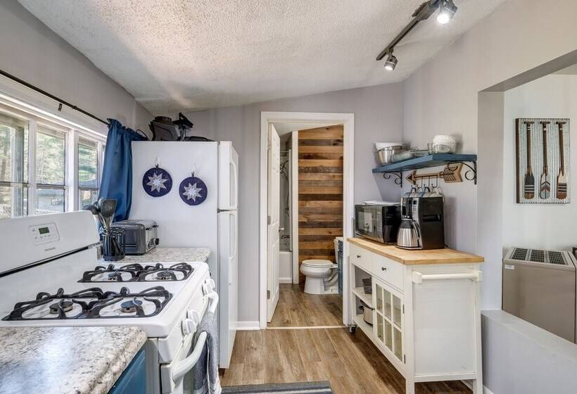 Traverse City Cottage W/ Dock & Beach Area!