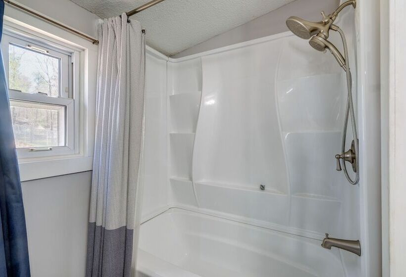 Traverse City Cottage W/ Dock & Beach Area!