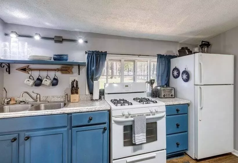 Traverse City Cottage W/ Dock & Beach Area!