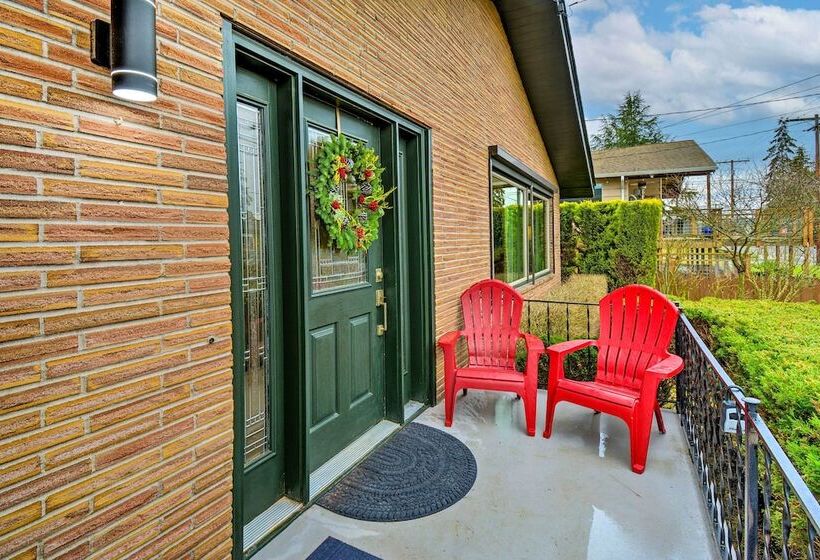 Walkable Downtown Poulsbo Vacation Rental!