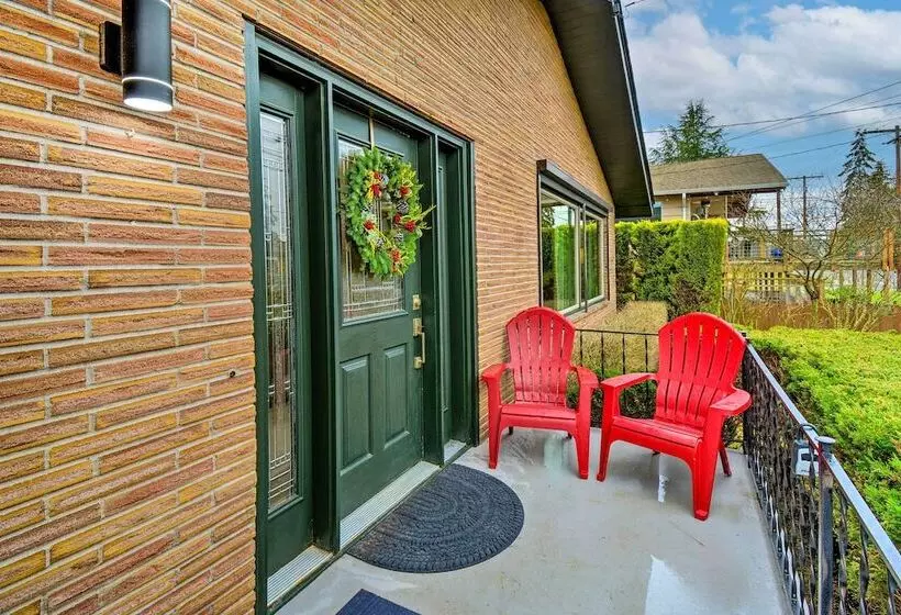 Walkable Downtown Poulsbo Vacation Rental!