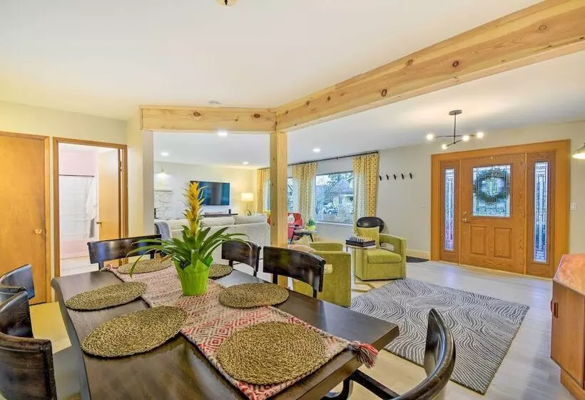 Walkable Downtown Poulsbo Vacation Rental!