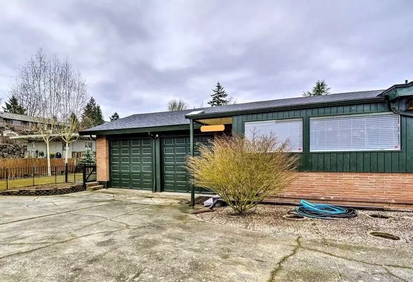 Walkable Downtown Poulsbo Vacation Rental!