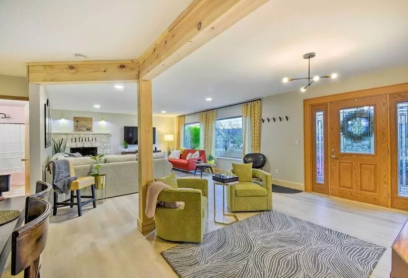 Walkable Downtown Poulsbo Vacation Rental!