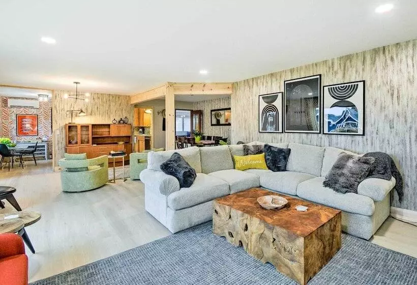 Walkable Downtown Poulsbo Vacation Rental!
