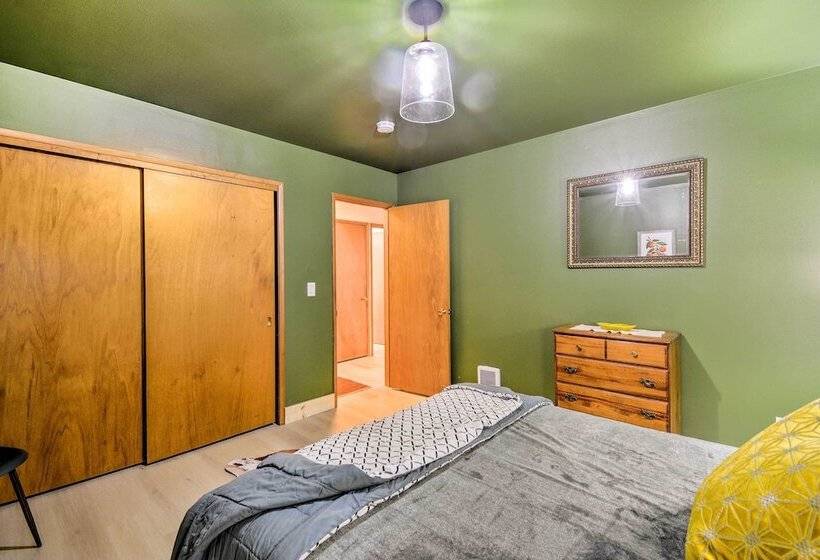 Walkable Downtown Poulsbo Vacation Rental!