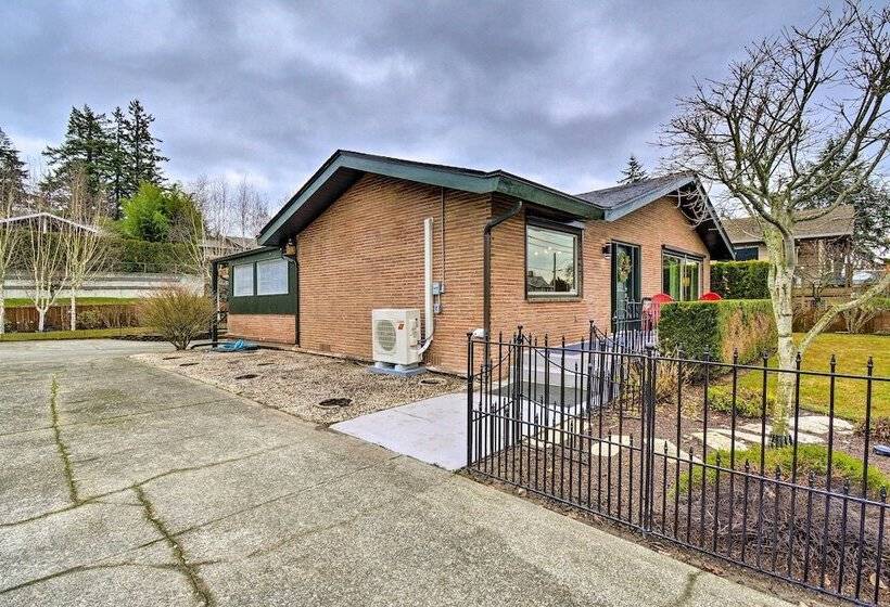 Walkable Downtown Poulsbo Vacation Rental!