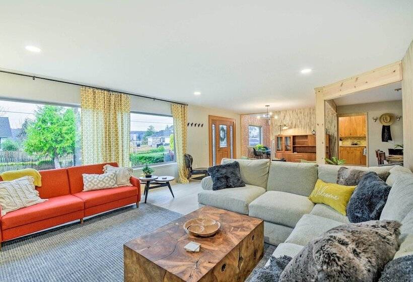 Walkable Downtown Poulsbo Vacation Rental!