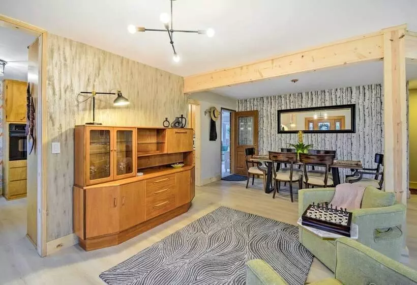 Walkable Downtown Poulsbo Vacation Rental!