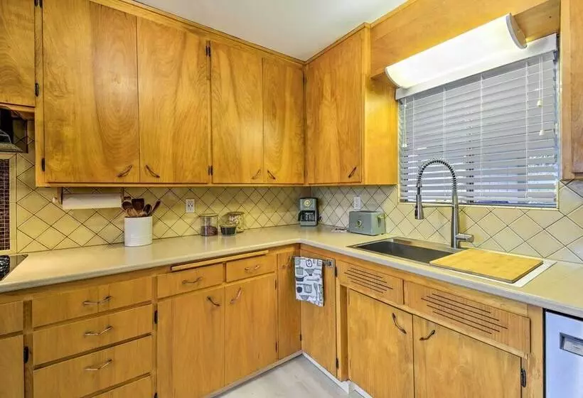 Walkable Downtown Poulsbo Vacation Rental!
